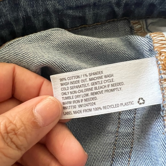 Wild Fable Women Distressed High Rise Mom Jean Shorts Size 10 - Picture 8 of 8